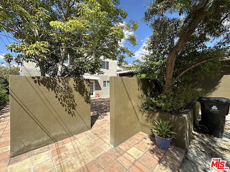 1405 Talmadge St #3 — Photo 21