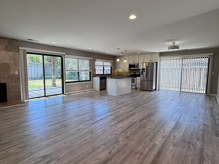 2348 Sawyer Ct — Photo 9