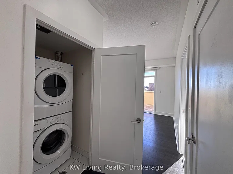 28 Prince Regent St #Penthouse 19 — Photo 10