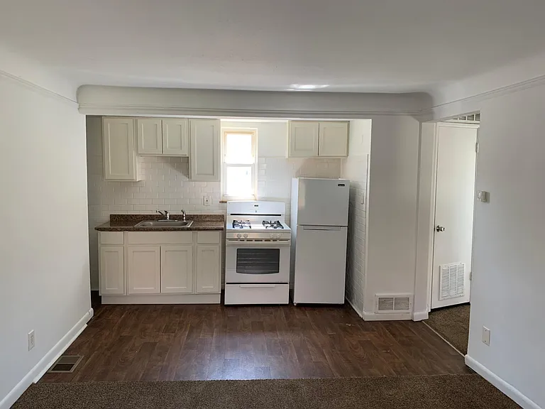 18424 Lake Shore Blvd #5 — Photo 9