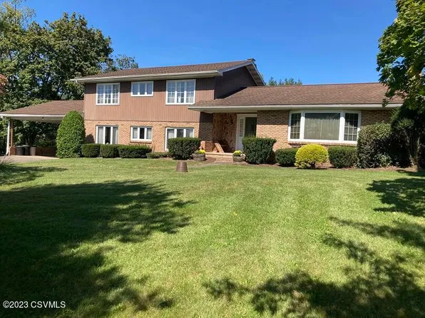 9 Hilltop Acres Ln, Berwick, PA 18603