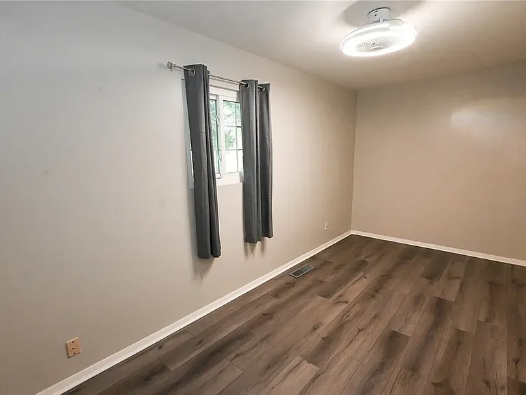 635 Yacavona St — Photo 16