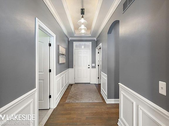 4th image of 609 Mountain Cir