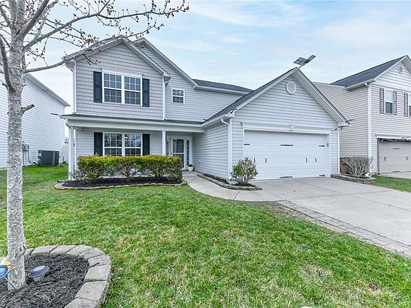 2nd image of 8 Stoud Cir