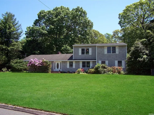 14 Summerset Drive, Smithtown, NY 11787