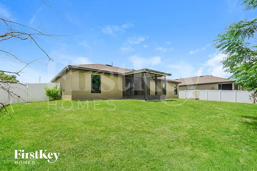 3 bed, 2.0 bath, 1494 sqft, $2,140 — Photo 3