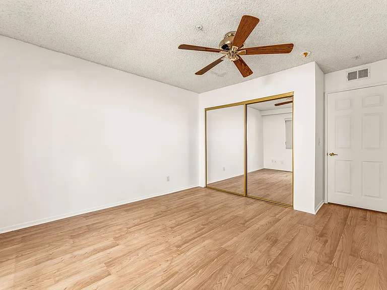345 N Kenwood St #106 — Photo 9