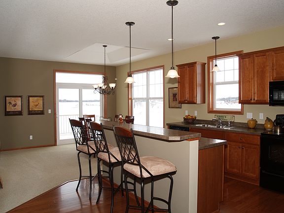 4th image of 604 Forest Hills Ln