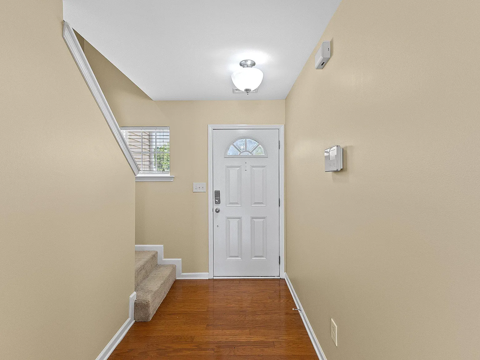 3 bed, 2.5 bath, 1284 sqft, $1,825 — Photo 2