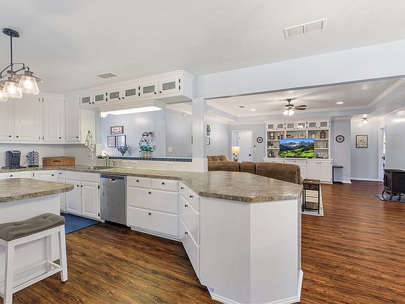 2nd image of 125 Golfview Dr
