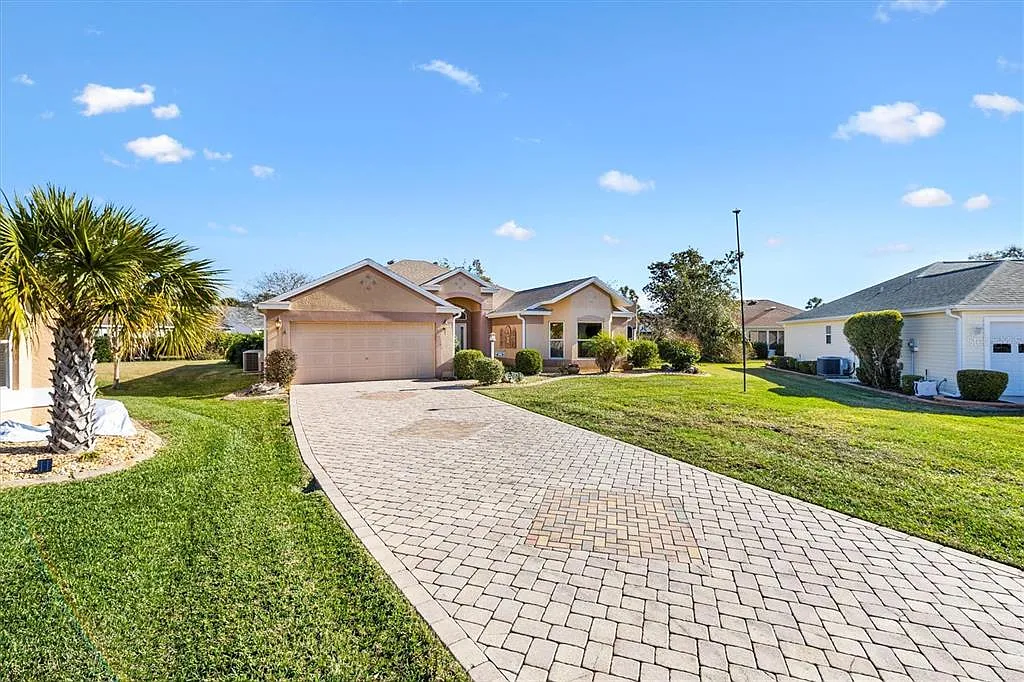 3 bed, 2.0 bath, 2048 sqft, $3,500 — Photo 2