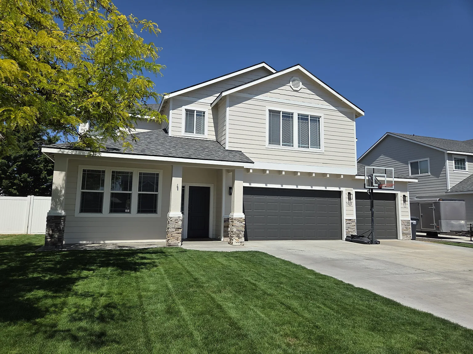 5 bed, 3139 sqft, $3,350 — Photo 3