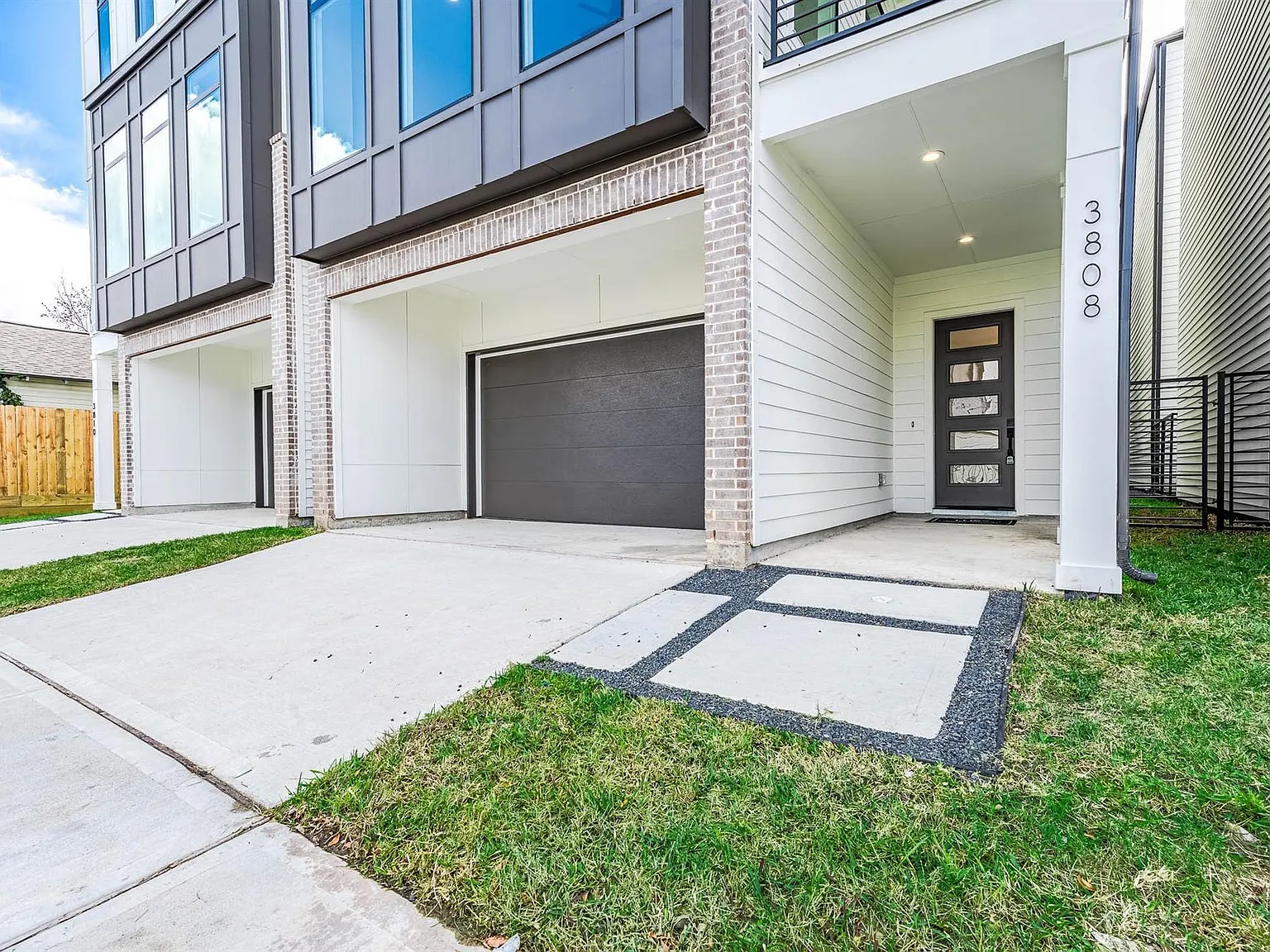 3 bed, 2.5 bath, 2096 sqft, $2,950 — Photo 3