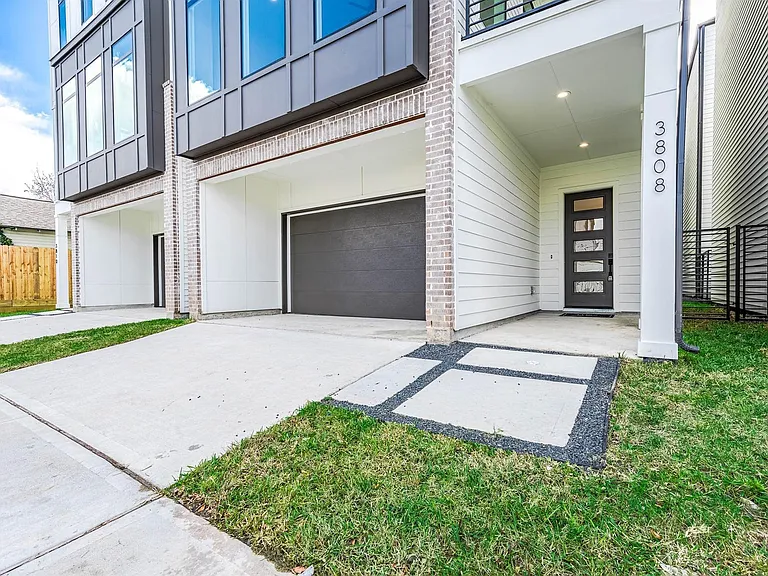 3805 Coyle St — Photo 3