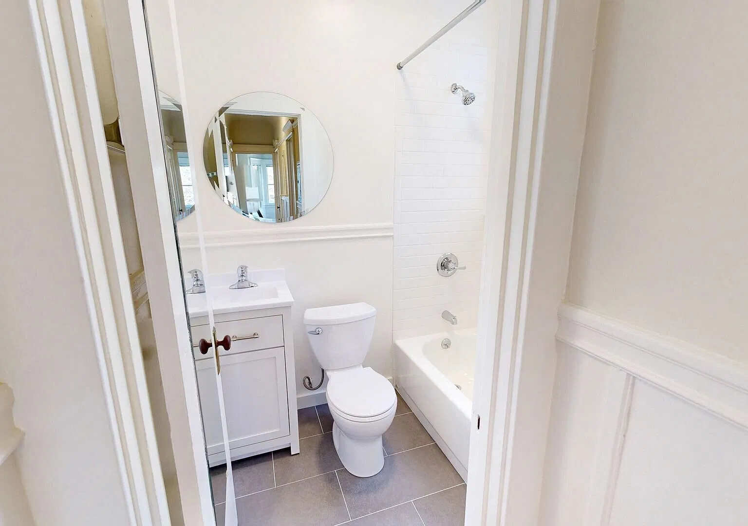 Renovated Studio with Washer/Dryer in Nob Hill — Photo 4