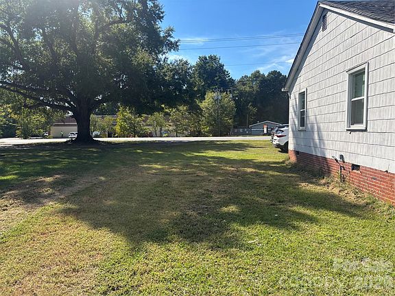 3rd image of 2615 S Anderson Rd