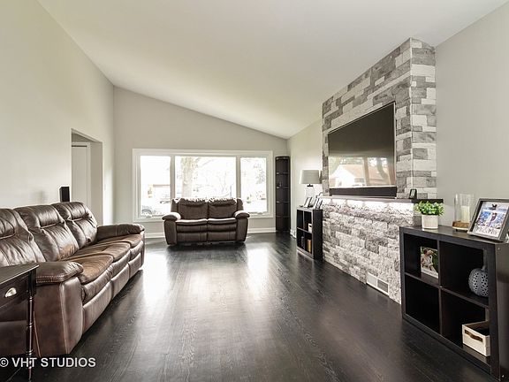 3rd image of 9834 S Kolmar Ave