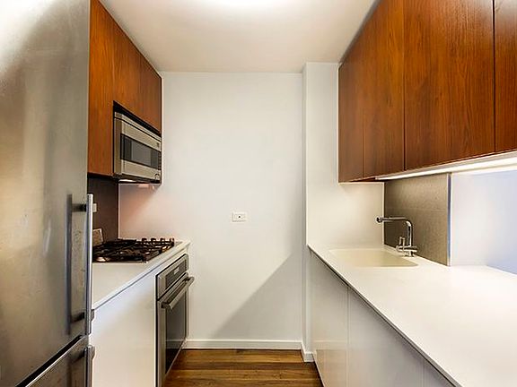4th image of 515 E 72nd St APT 21E