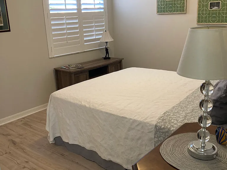 1201 Flores Ave — Photo 11