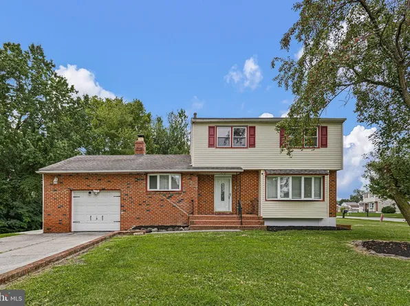 2 Skelton Dr, New Castle, DE 19720