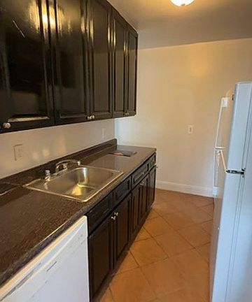 4th image of 20-52 21st St Unit 3A