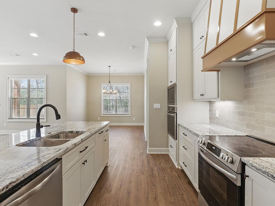2nd image of 137 Woodlands Park Dr