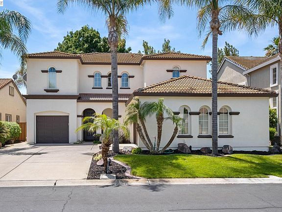 2nd image of 2466 Yosemite Way