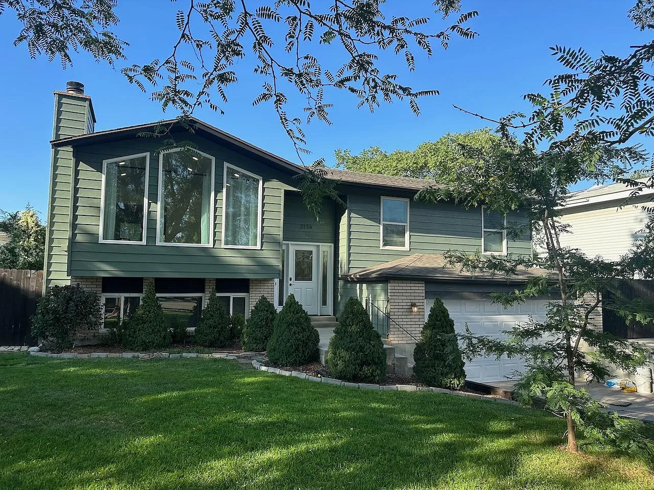 4 bed, 2100 sqft, $2,740 — Photo 1