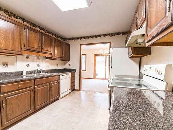 4th image of 1173 Pebble Dr