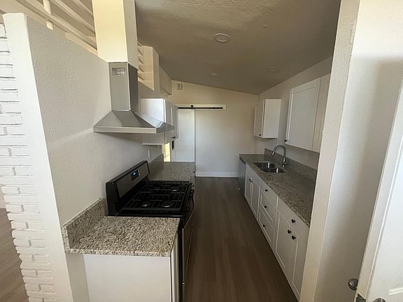 5th image of 2402 Ingleside Dr