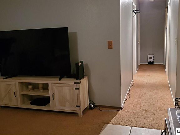 5th image of 880 Sierra St