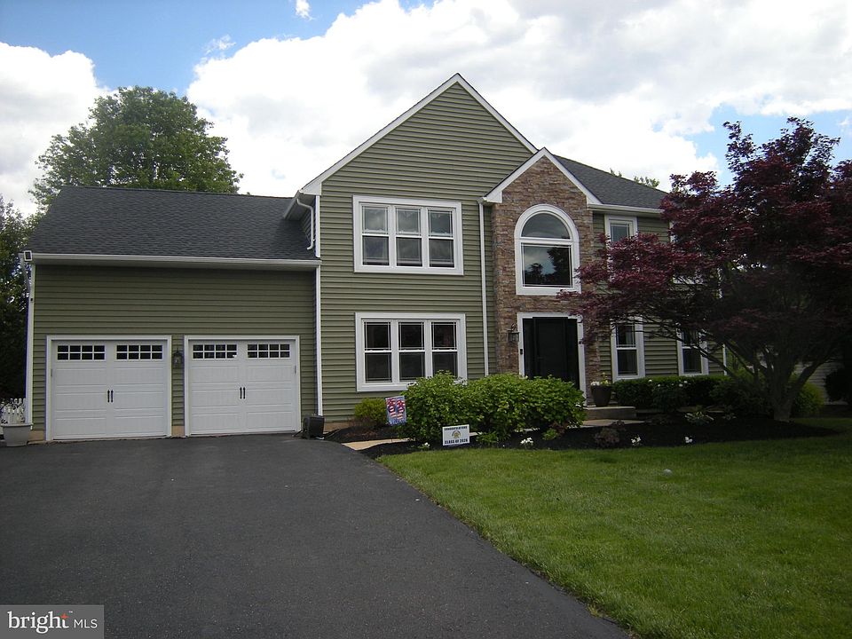 2nd image of 102 Woodlea Ter