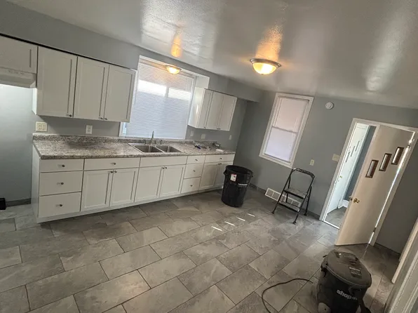 2345 S 10th St, Milwaukee, WI 53215