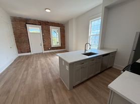 1114 W Pike St