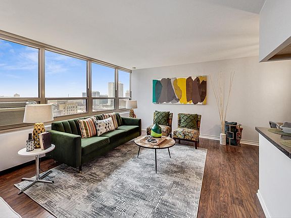 3rd image of 3950 N Lake Shore Dr #1221D1