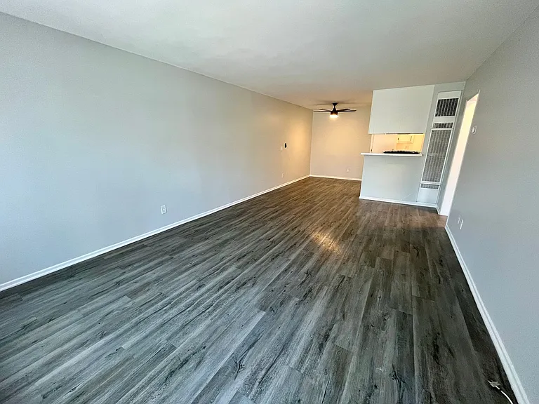 18400 Prairie Street — Photo 12