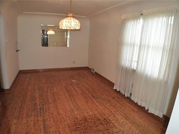 4th image of 906 Lincoln Ave