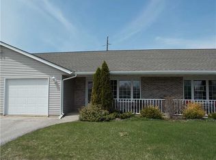 102 Richland Ave APT 2, Urbana, IA 52345