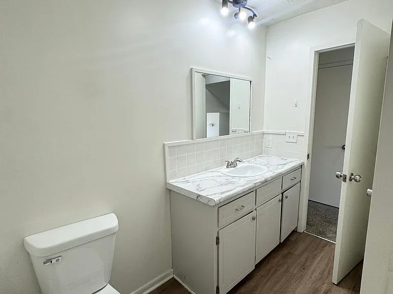 4874 Robin Dr — Photo 8
