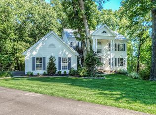 833 Woodsdale Ct, Ballwin, MO 63011