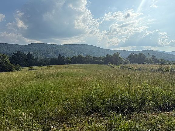 4,000+ Ft Mountain Views