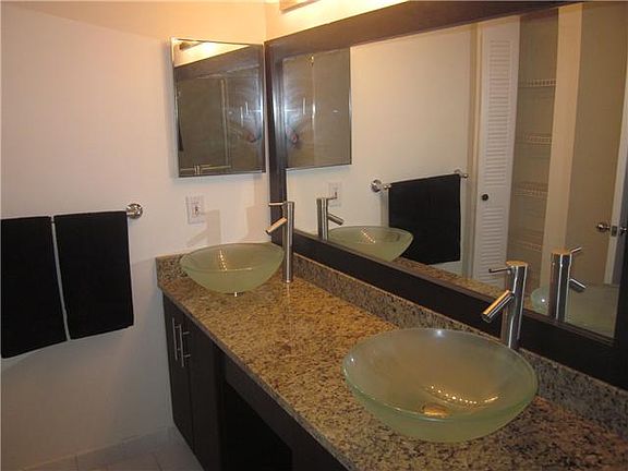 3rd image of 3300 NE 191st St APT 1501