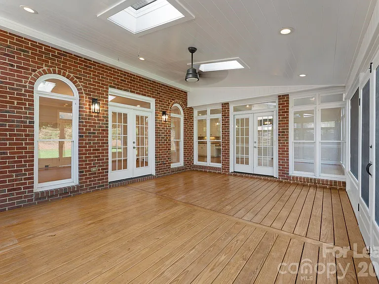 2134 Glade Hill Rd — Photo 6
