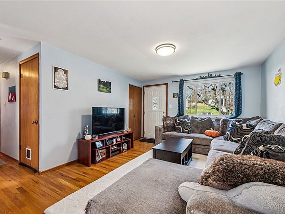 5th image of 186 Courtney Dr
