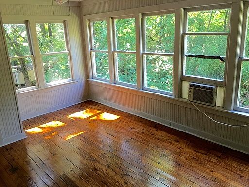 3rd image of 912B Cleveland Ave