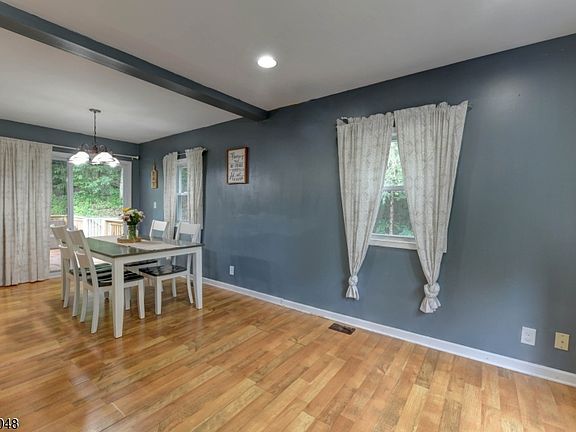 4th image of 101 Old Clove Rd