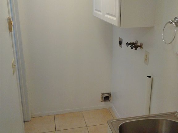 5th image of 2831 Collins Dr #2831