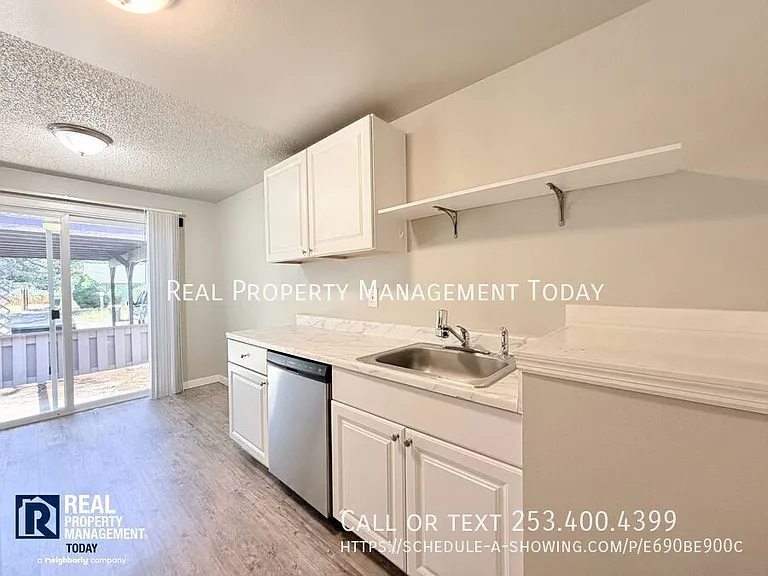 1410 Josephine Ct SE — Photo 3