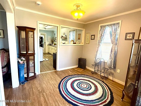 4th image of 2221 Long St