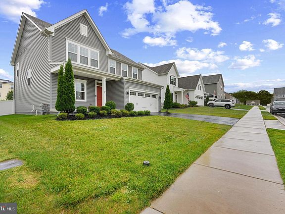 3rd image of 3604 Darvell Cir